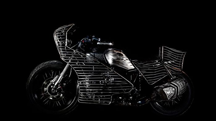 Αν θες να τραβάς τα βλέμματα παντού, El Solitario δαγκωτό.