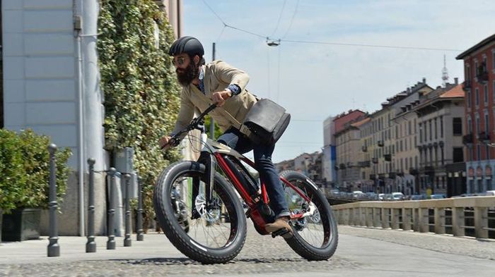 Ένα ηλεκτρικό fatbike για την πόλη.