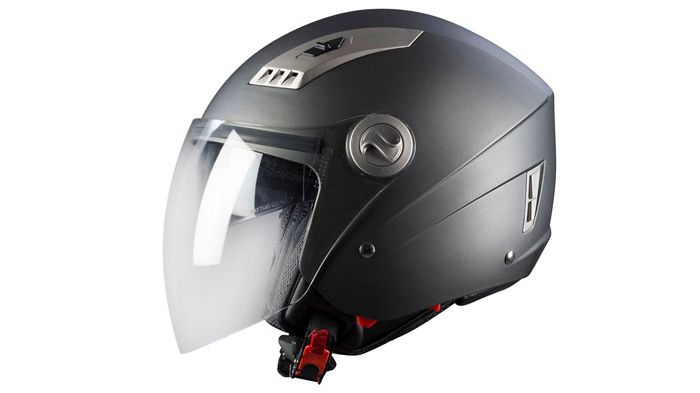 To Kiron II θα το βρείτε στη Moto Market, σε μαύρο χρώμα. Περισσότερα στο τηλ. 2310-795615