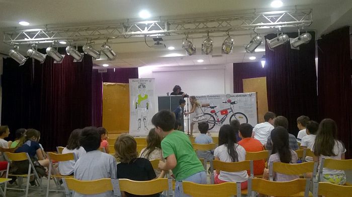Το Ι.Ο.Α.Σ. προσπαθεί να καλλιεργήσει την ανεκτίμητη παιδεία Οδικής Ασφάλειας, που τόσο χρειαζόμαστε στην Ελλάδα. Του αξίζουν συγχαρητήρια.