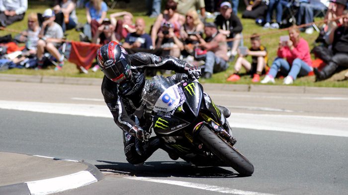 Τρίτωσε τις νίκες του στο φετινό ΤΤ ο Ian Hutchinson!