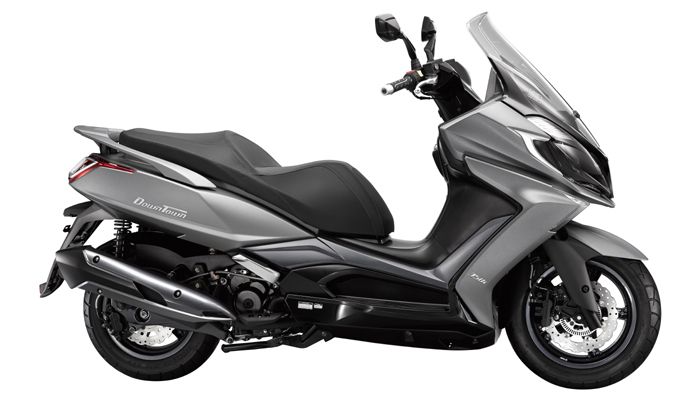 Sport, σύγχρονο design για το νέο KYMCO Downtown 350i ABS, με premium στοιχεία παντού.