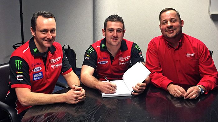 Από τη Honda στη BMW, και από τη BMW στη Yamaha. Ο υπέρ-ταλαντούχος και πολυνίκης του ΤΤ Michael Dunlop αλλάζει ομάδες σαν τα πουκάμισα.