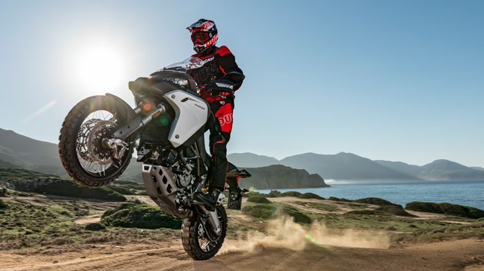 Έτοιμο για δράση παντός εδάφους παρουσιάζεται το Ducati Multistrada 1200 Enduro.
