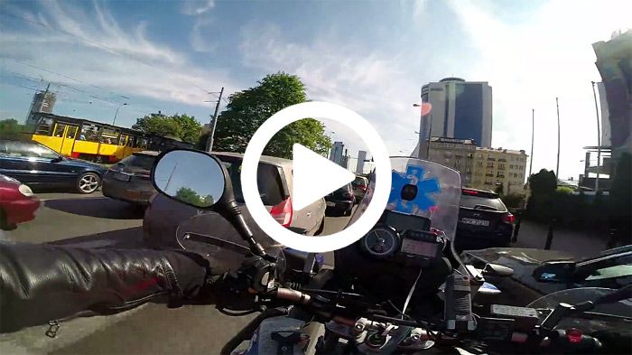 Μακάρι όλες οι χώρες να είχαν τόσο μεταφορείς αίματος και οργάνων, όσο και paramedics για τις πρώτες βοήθειες καβάλα σε μοτοσικλέτες.