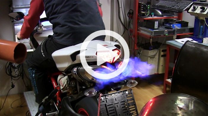 Πω πω φλόγα μάνα μου. Μας έκαψες.