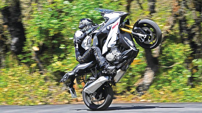 Εκατόν. Εξήντα. 'Αλογα. Ναι. Κάνει σούζες με τη σκέψη. Από τις πλέον απολαυστικές μοτοσικλέτες της κατηγορίας.