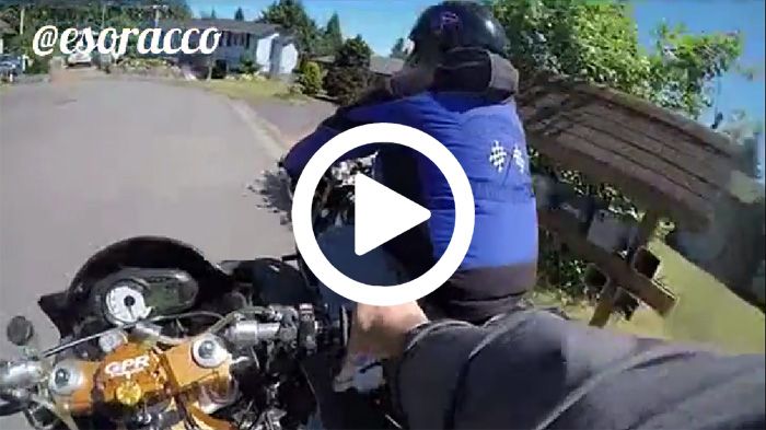 Αυτός είναι ένας τρόπος να πιάσει κανείς ένα κλέφτη μοτοσικλέτας. Δεν τον προτείνουμε, αλλά ο Samoan Bruce είχε διαφορετική γνώμη.