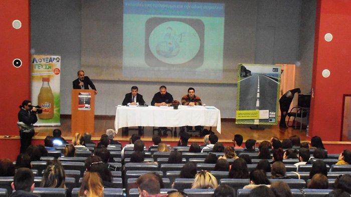 Κατά μέσο όρο, κάθε μέρα στη χώρα μας, πέντε άνθρωποι χάνουν τη ζωή τους σε τροχαία δυστυχήματα και δεκάδες άλλοι τραυματίζονται σοβαρά.