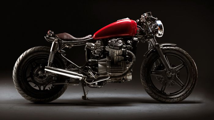 Το Old Red της Triskelion Motors είναι μια λιτή, πανέμορφη cafe racer, που βασίστηκε σε ένα Honda CX 500.