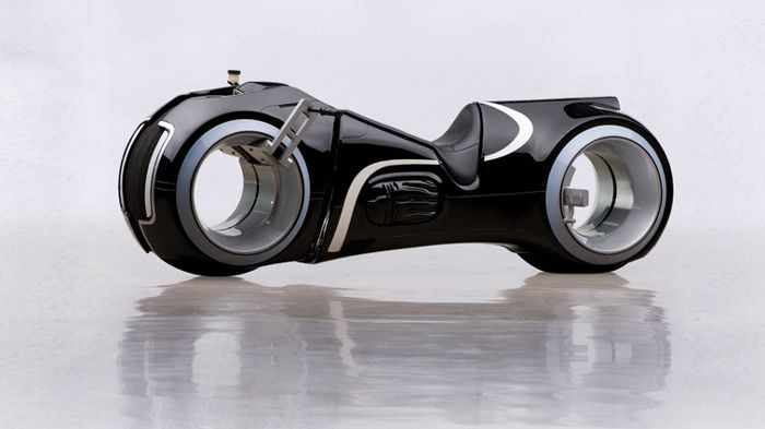 Για τους φίλους της ταινίας «Tron: Legacy», το συγκεκριμένο Tron Light Cycle αποτελεί must. 