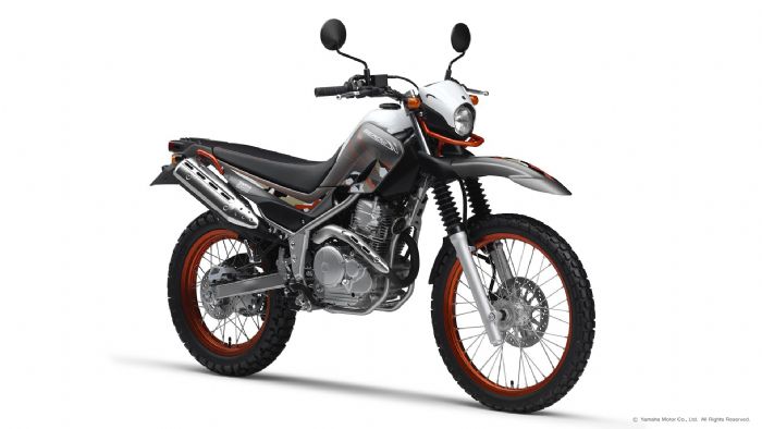 Το Serrow κλείνει φέτος 30 χρόνια ζωής και η Yamaha το γιορτάζει με μια επετειακή έκδοση για την ιαπωνική αγορά.