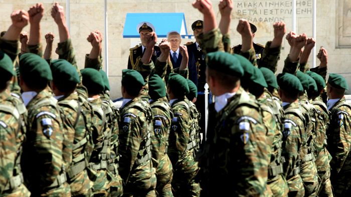 Κυκλοφοριακές ρυθμίσεις θα πραγματοποιηθούν στο κέντρο της Αθήνας κατά τη διάρκεια της στρατιωτικής παρέλασης.