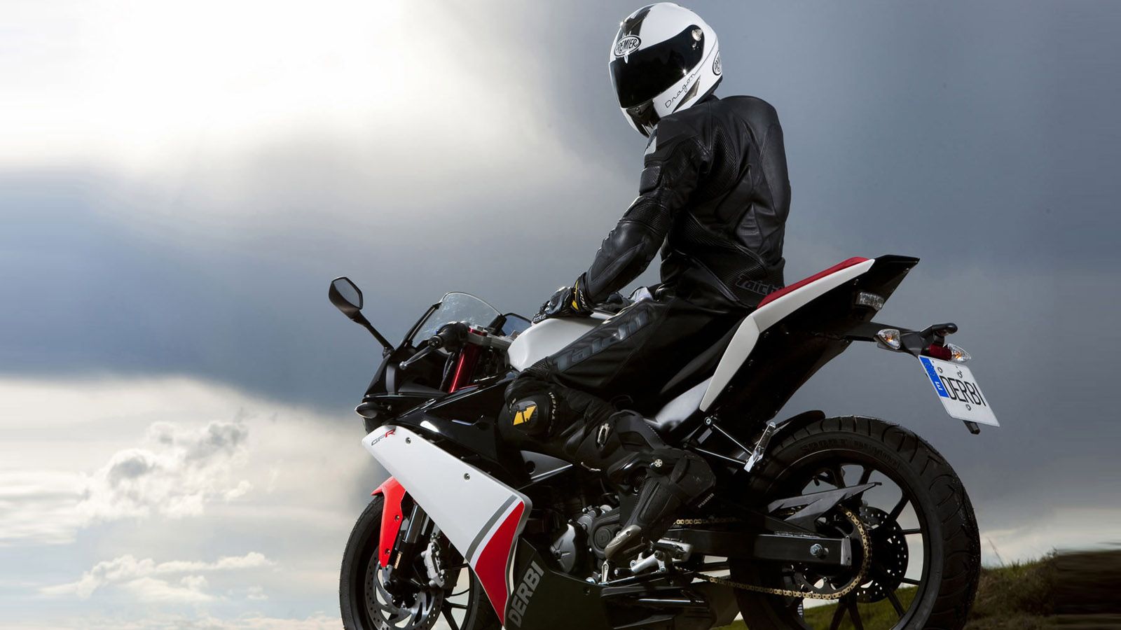 4 σπορ μοτοσυκλέτες μικρού κυβισμού, αλλά μεγάλων δυνατοτήτων! 