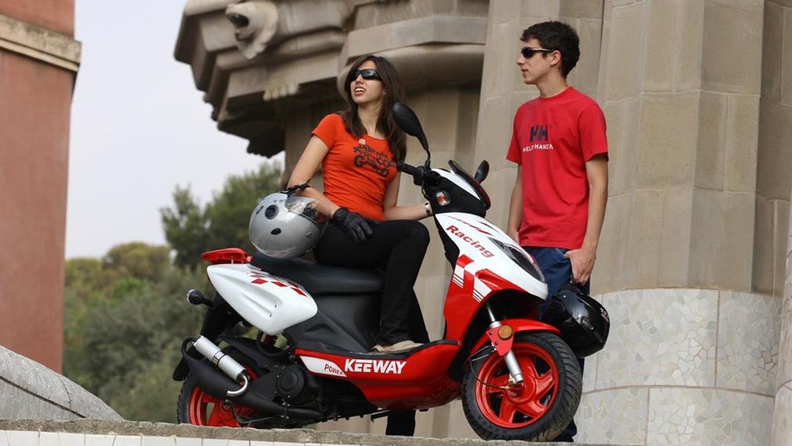 Οικονομικά scooters 50 κ.εκ., για νέους χρήστες και άνετες αστικές μετακινήσεις.