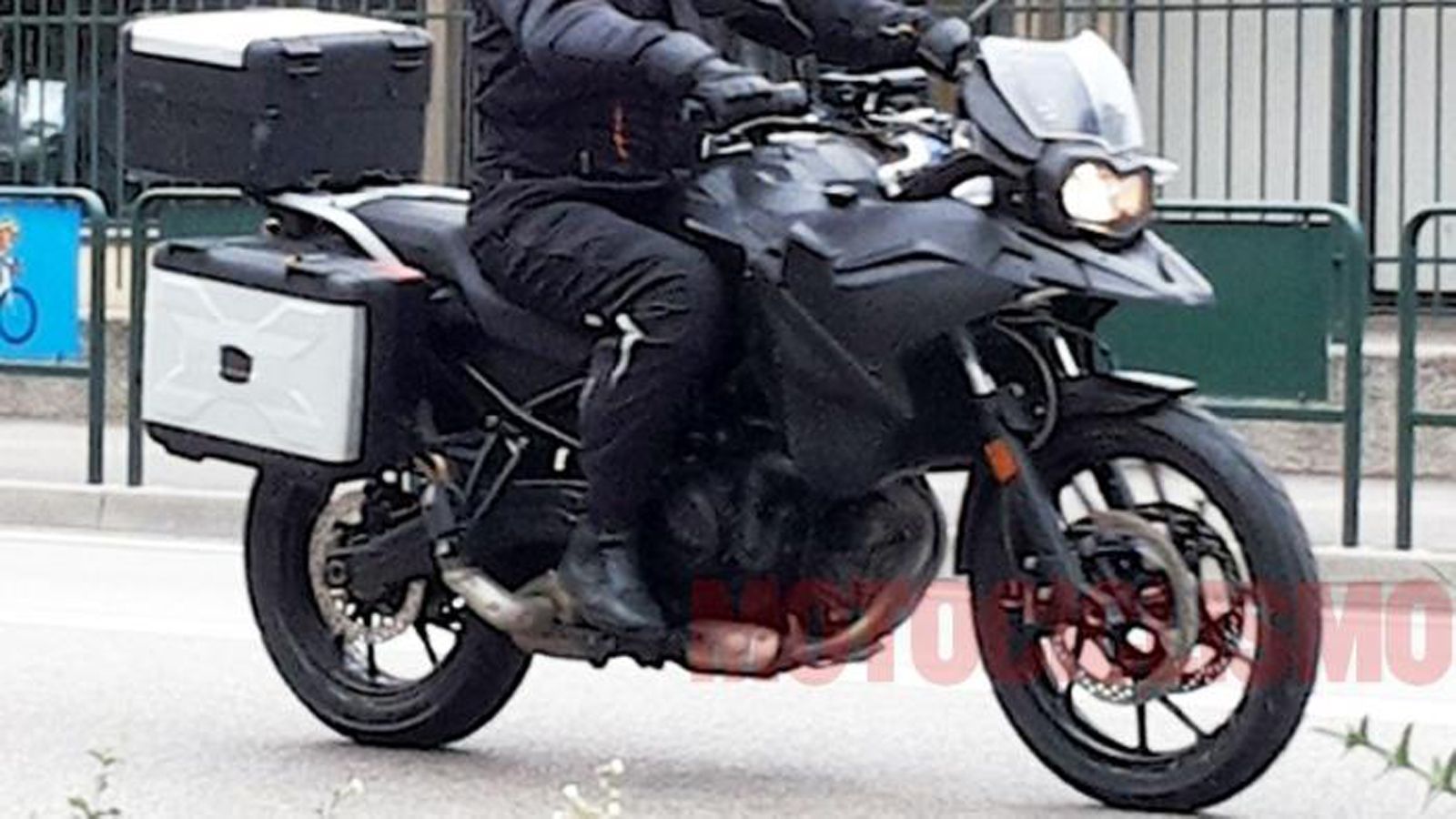 Η επίμαχη φωτογραφία του νέου μοντέλου! 