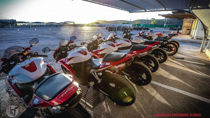 Μάρτιο και Απρίλιο με δυο Ride Day και ένα σχολείο, το California Superbike School.