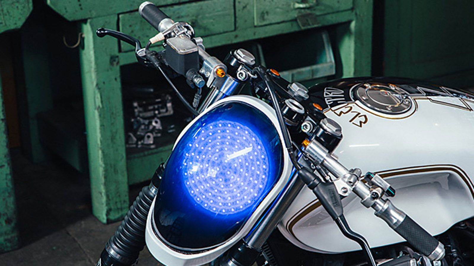 Μείναμε άφωνοι με το φανάρι-αντιγραφή του κράνους του Guy Manuel de Homem Christo!