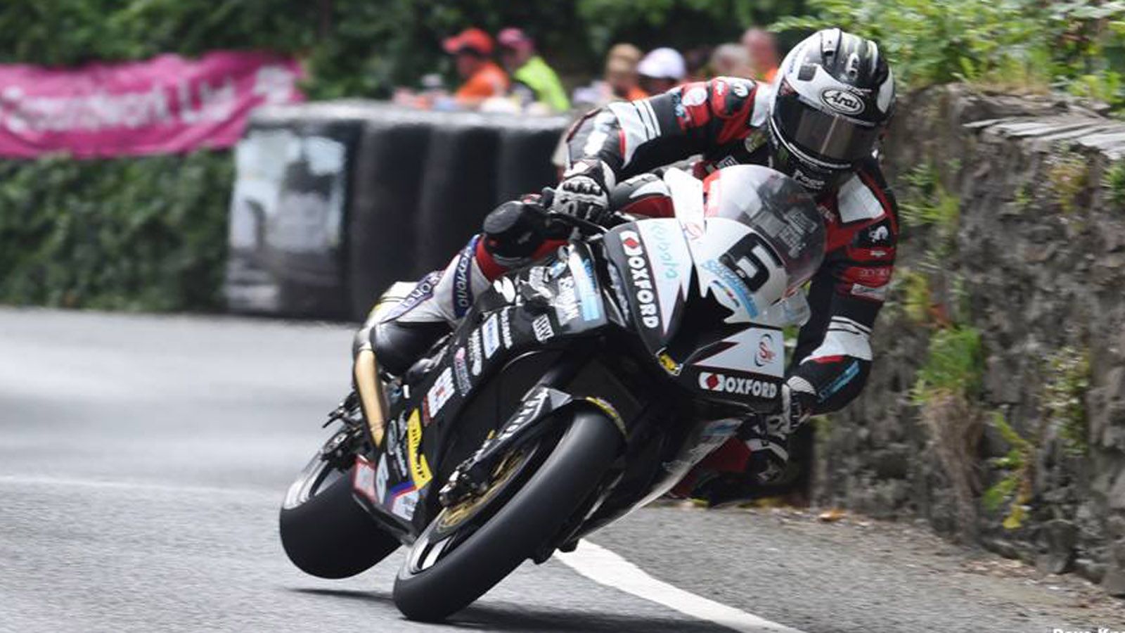 Έσπασε τα χρονόμετρα ο Michael Dunlop! 