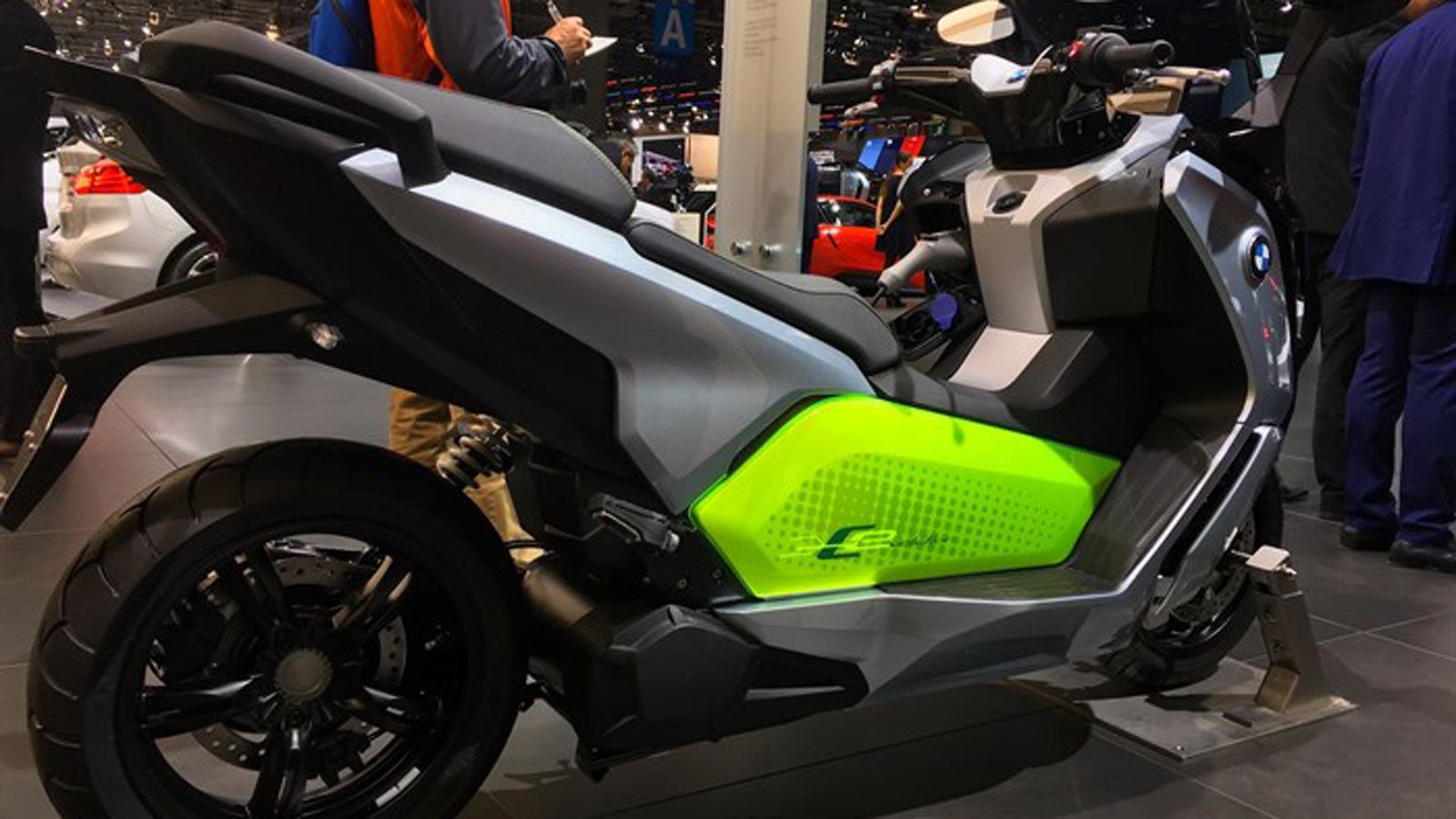 To BMW C-Evolution στην έκθεση του Παρισιού. 