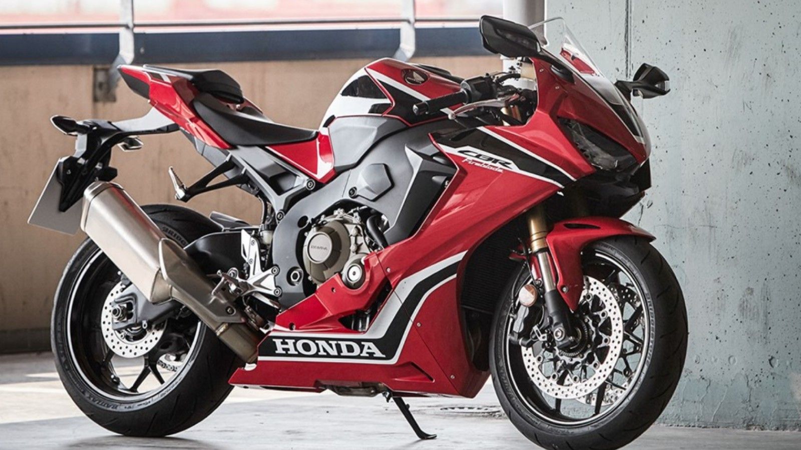 Να το νέο μοντέλο βάσης, Honda CBR 1000RR Fireblade. 