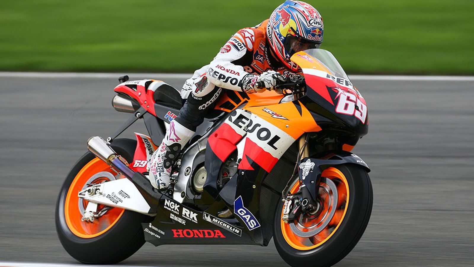 Ο Nicky Hayden σε παλαιότερη φωτό, οδηγώντας μοτοσυκλέτα Honda