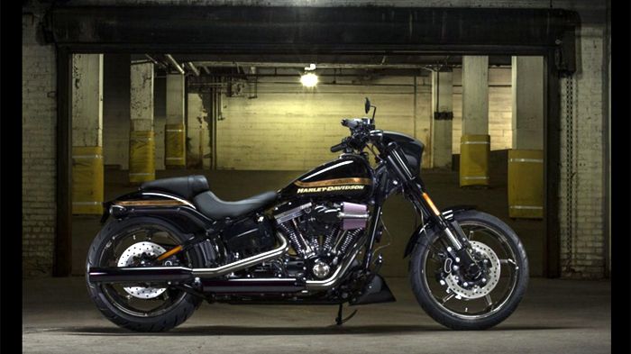 Dark αισθητική για την εμπνευσμένη από τους αγώνες dragster δημιουργία του CVO, με το όνομα Pro Street Breakout.