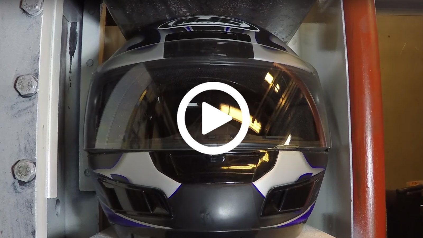 Το κράνος κατέληξε...πίτα! 