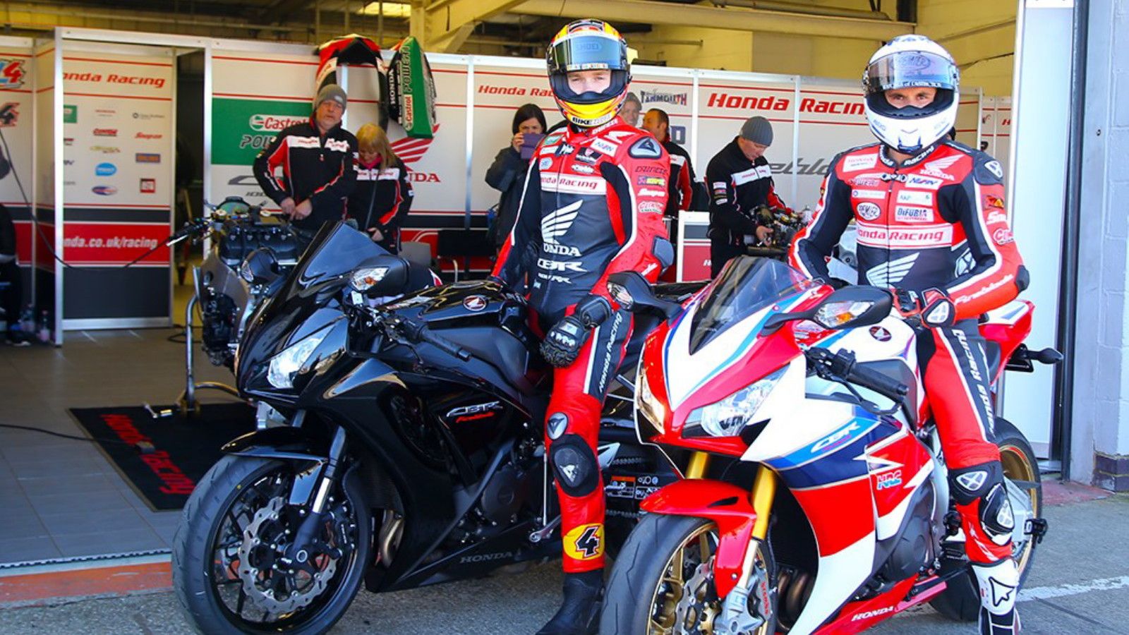 Δύο ειδικές εκδόσεις του Fireblade παρουσίασε η Honda στη Βρετανία, εκπλήσσοντας ευχάριστα τους θεατές του Silverstone! 