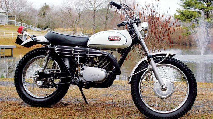 Το πρώτο των DT, το ιστορικό DT-1 του 1968, θα μπορούσε άνετα να αποτελέσει την ιστορική αναφορά πάνω στην οποία θα πατήσει το σύγχρονο DT400 Sport He