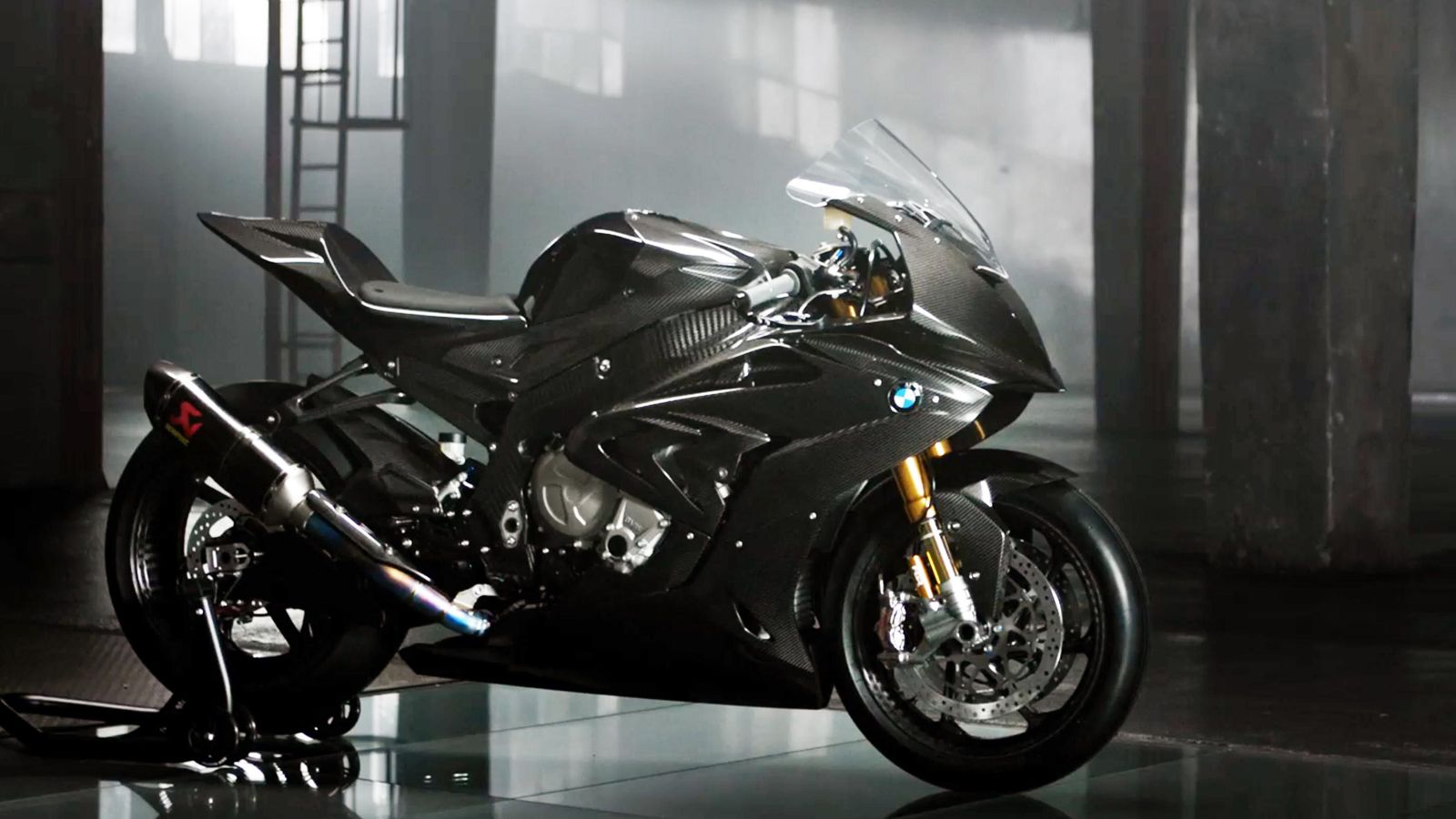 H νέα, εκπληκτική BMW HP4 Race