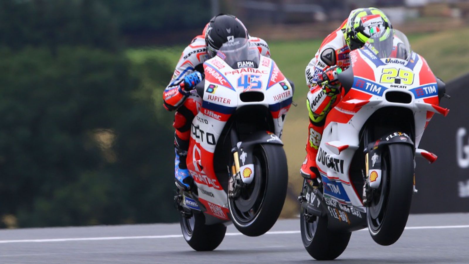 Πρώτος στα δοκιμαστικά ο Iannone, σε μια μέρα με συμβάντα και κακό καιρό. 