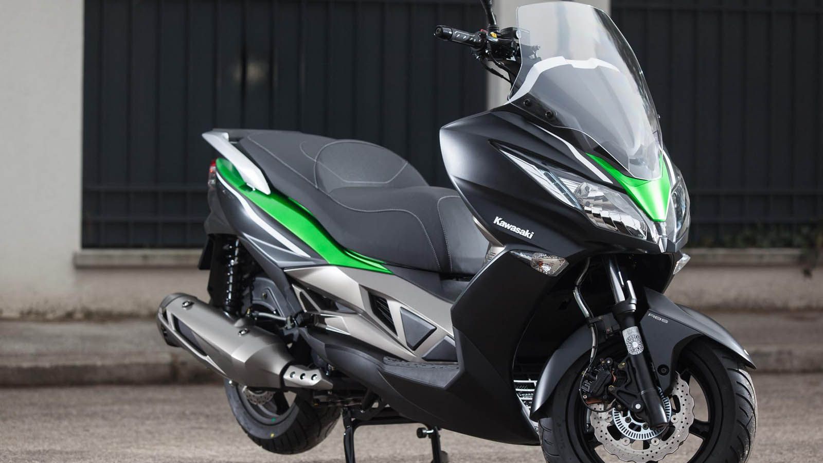 Σε ανάκληση 54 scooters J300 στη χώρα μας θα προχωρήσει η Kawasaki. 