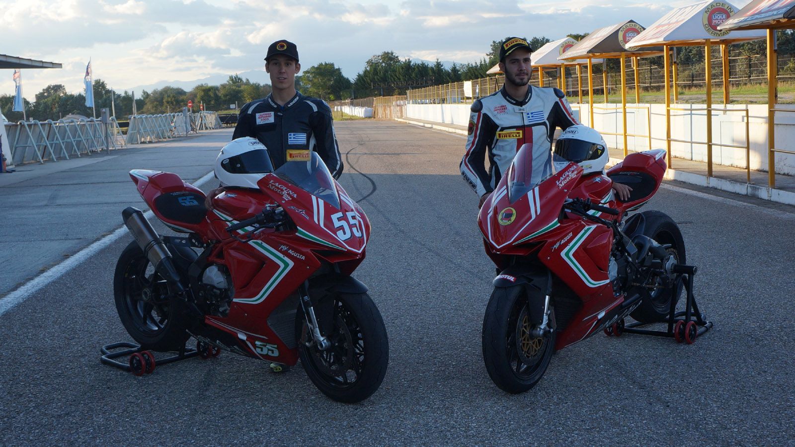 Οι αδερφοί Καρακώστα με τις MV Agusta F3 της Laguna Moto Racing team.