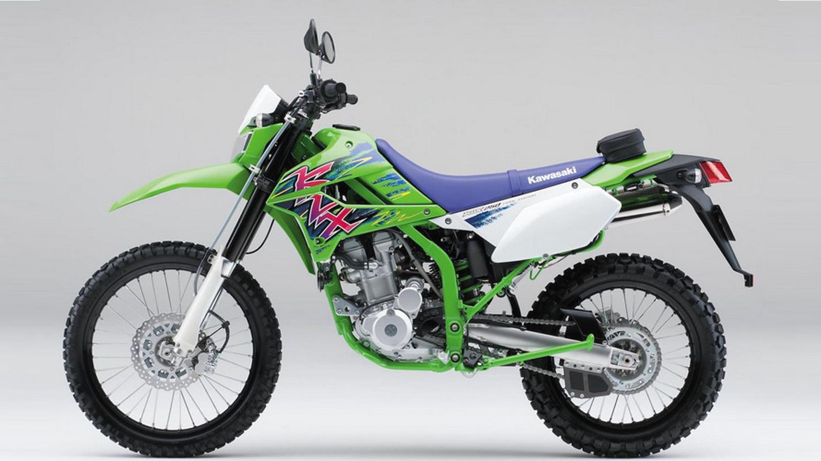 Το KLX 250 Final Edition, βαμμένο στα χαρακτηριστικά χρώματα του μοντέλου την δεκαετία του 90!
