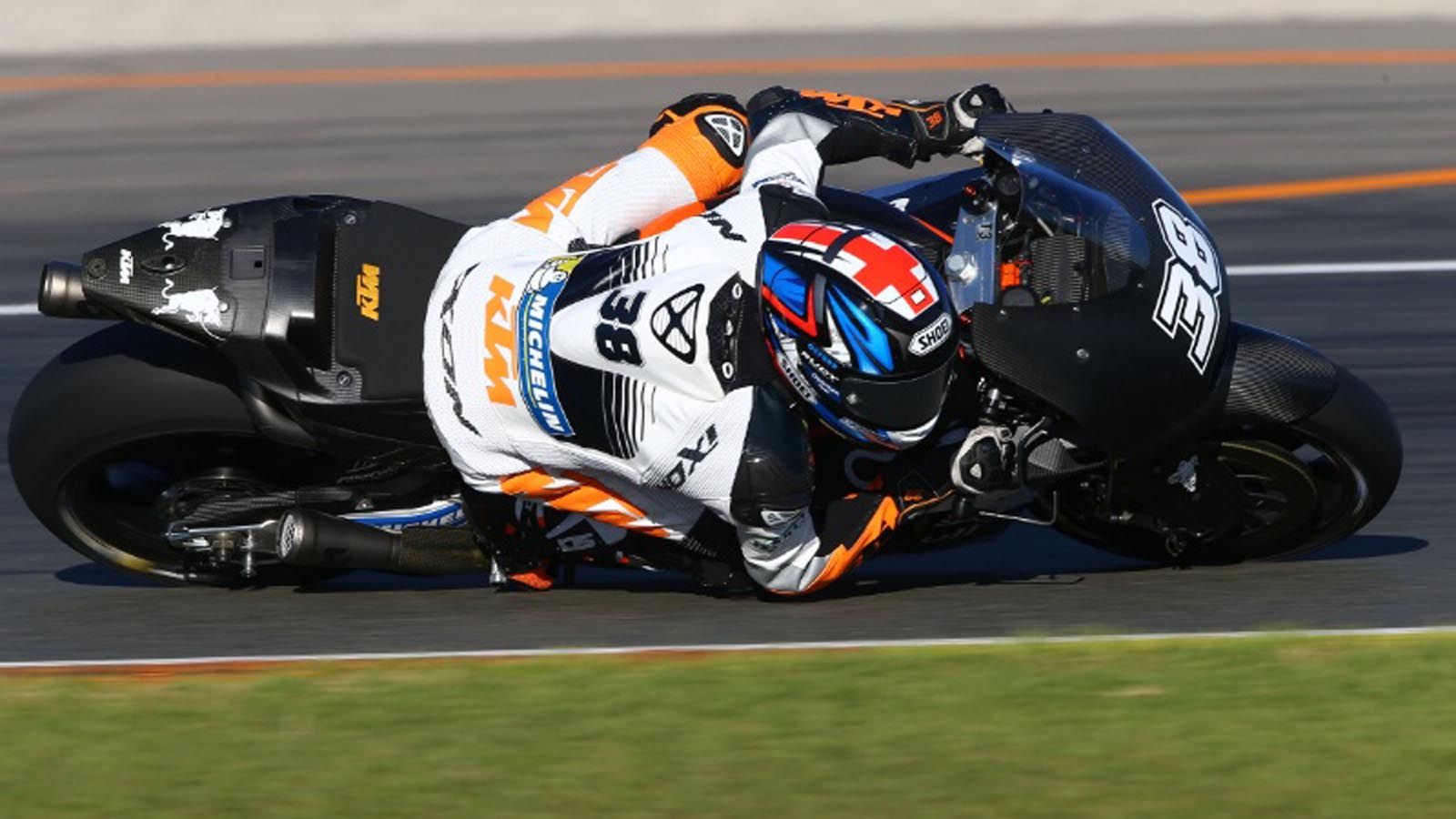 Ο Bradley Smith στην σέλα της αγωνιστικής ΚΤΜ RC16.