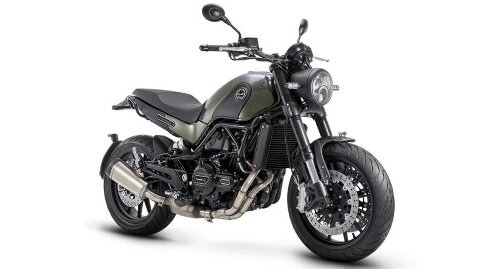 H Benelli Leoncino στην ασφάλτινη εκδοχή της. 