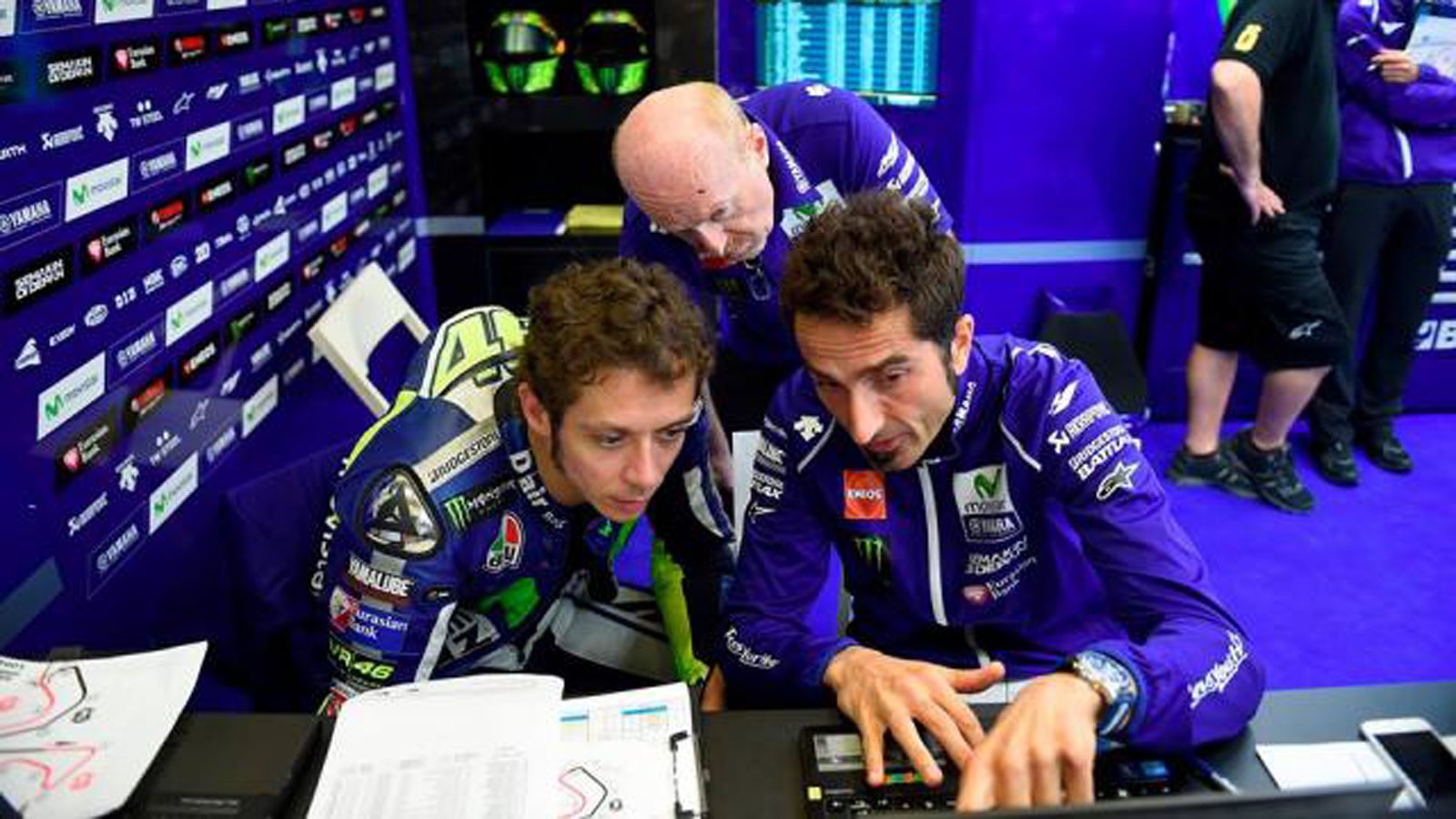 O Matteo Flamigni στο πλευρό του Valentino Rossi. 