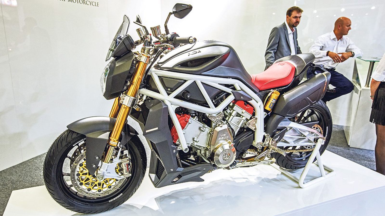 Αυτή είναι η Midalu V6 και είναι αρκούντως υποβλητική! 