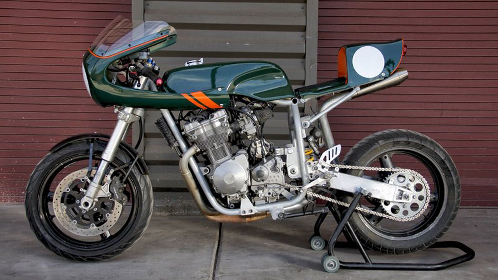 Δίνεις κινητήρα, τροχούς και αναρτήσεις...παίρνεις την ονειρική σου custom bike έτοιμη για συναρμολόγηση! 