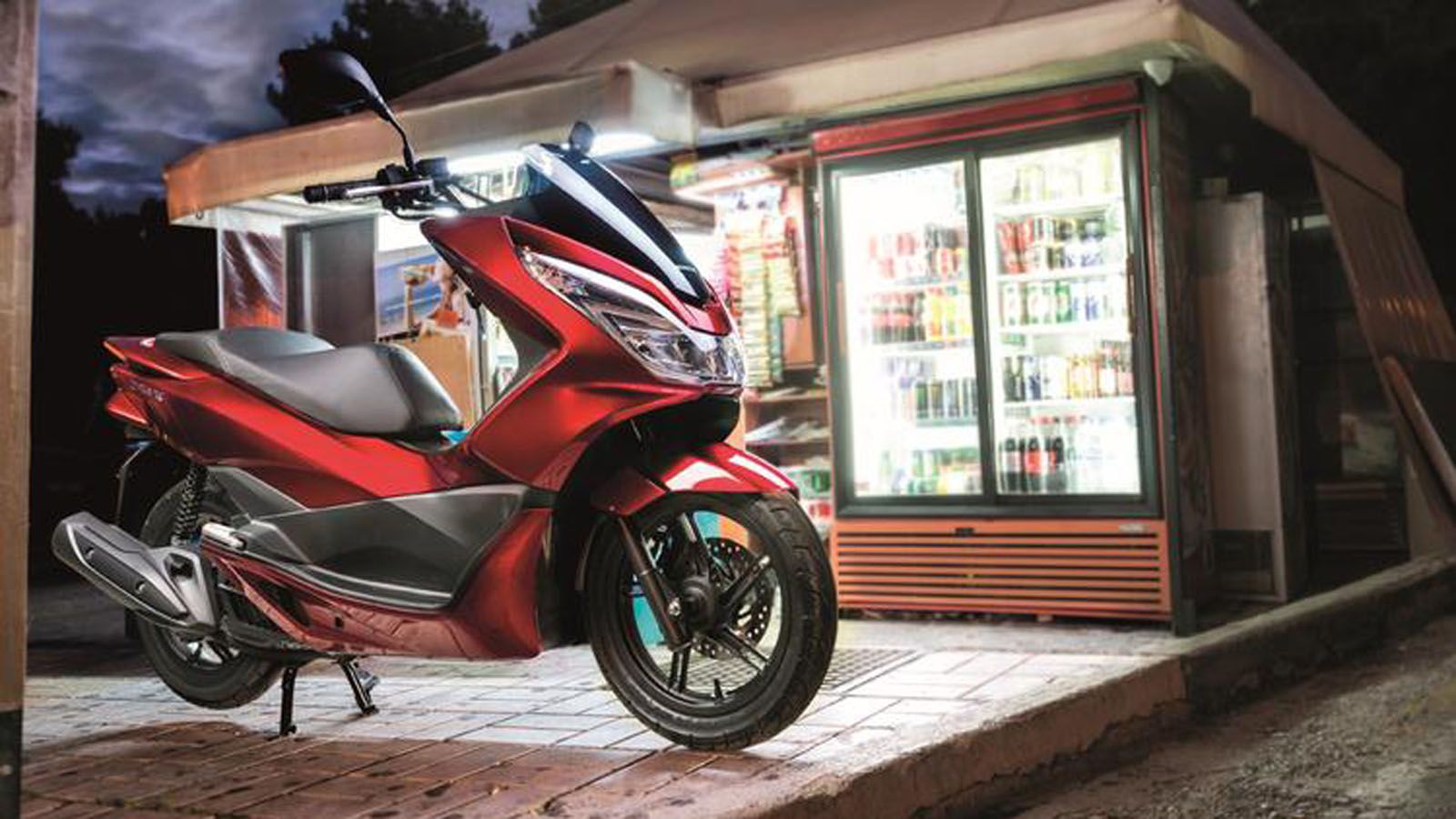 Ανανεώνεται το Honda PCX 125 και πλέον συμμορφώνεται με τις προδιαγραφές Euro 4. 