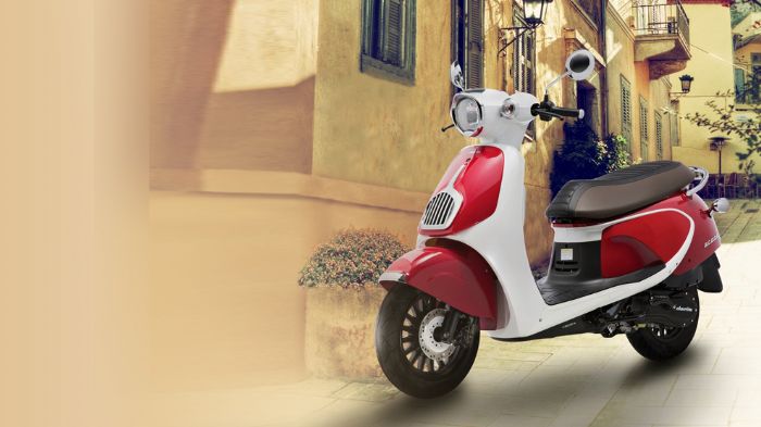 Πολύ όμορφο, με έκδηλο νεορετρό χαρακτήρα, το Aroma 125 της Daelim. 