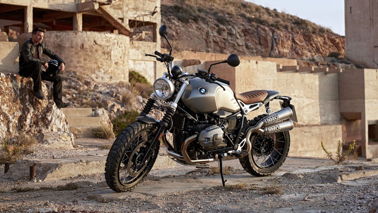 H πανέμορφη R nineT Scrambler, την οποία θα απολαύσουμε από κοντά στo New Generations Fashion Show, που θα γίνει σήμερα, στο ωδείο Αθηνών!