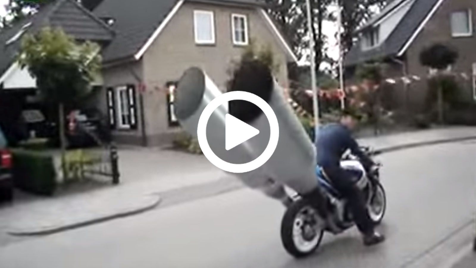 Σίγουρα με τέτοια εξάτμιση, θα γίνετε αντιληπτοί!