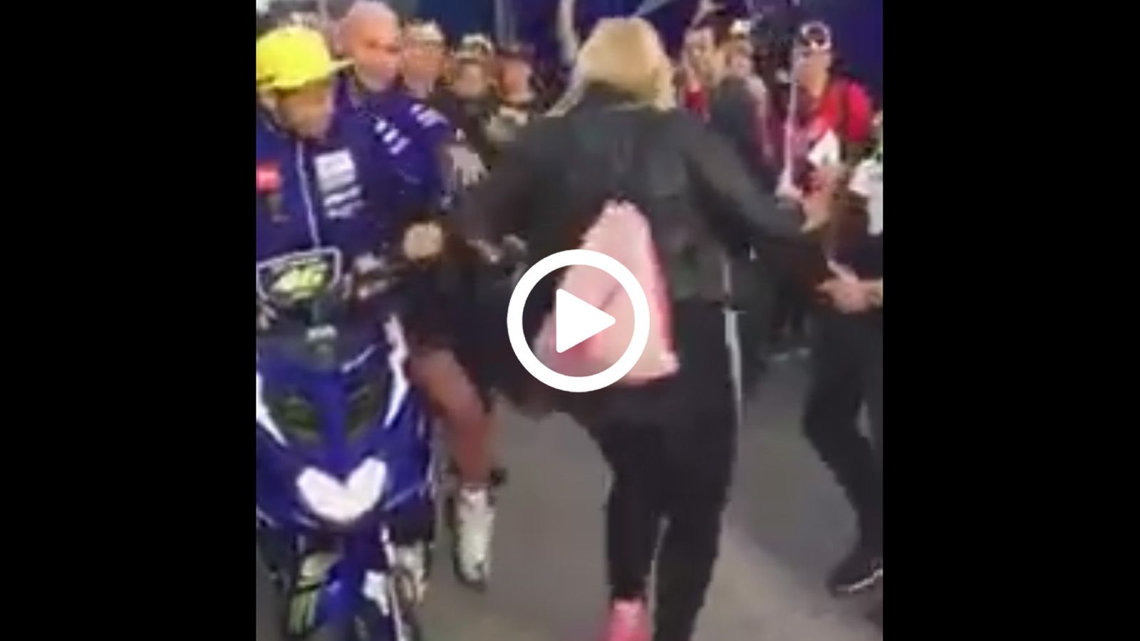 Τι έχετε να πείτε για το γεγονός; Σίγουρα δεν είναι και το καλύτερο θέαμα...