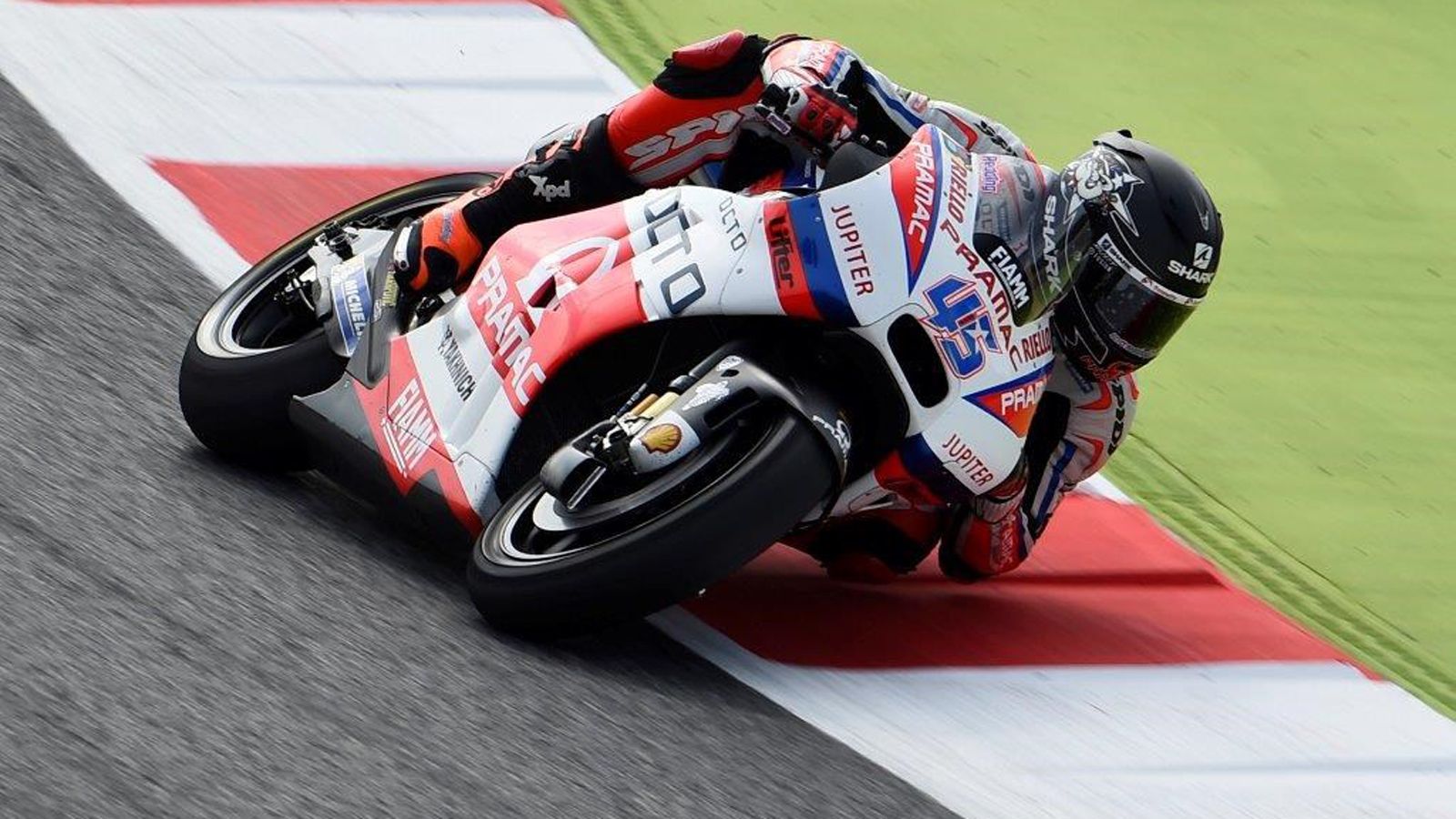 Ο Redding μας εξηγεί την τεχνική του για το ξύσιμο αγκώνα.