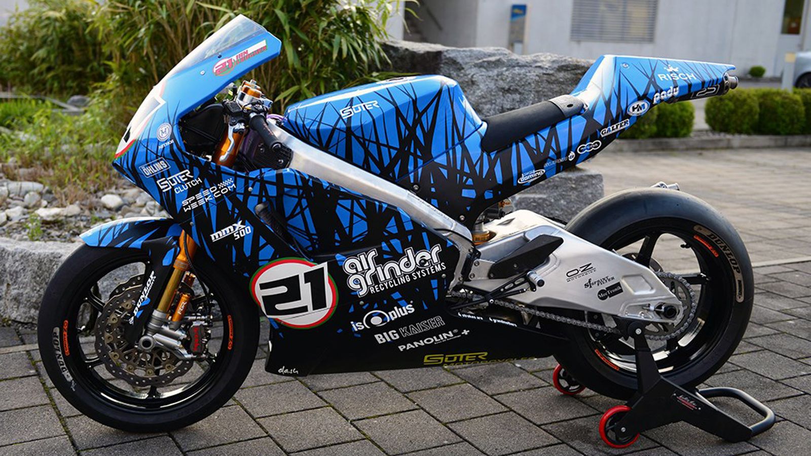 Η δίχρονη αγωνιστική Suter. 