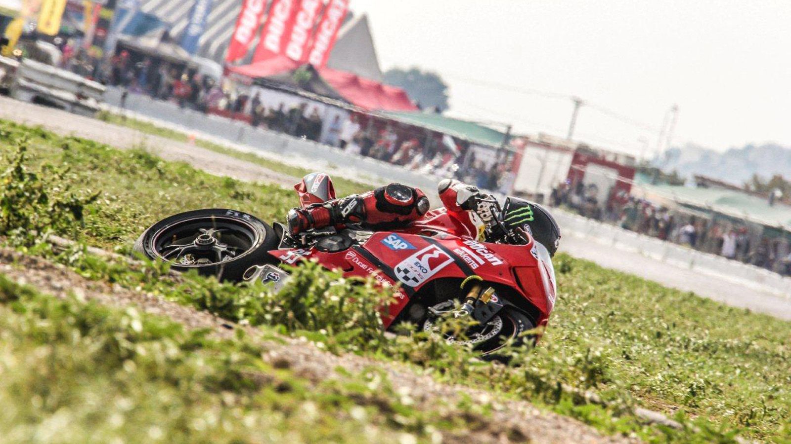 Ο Σάκης Συνιώρης σε δράση