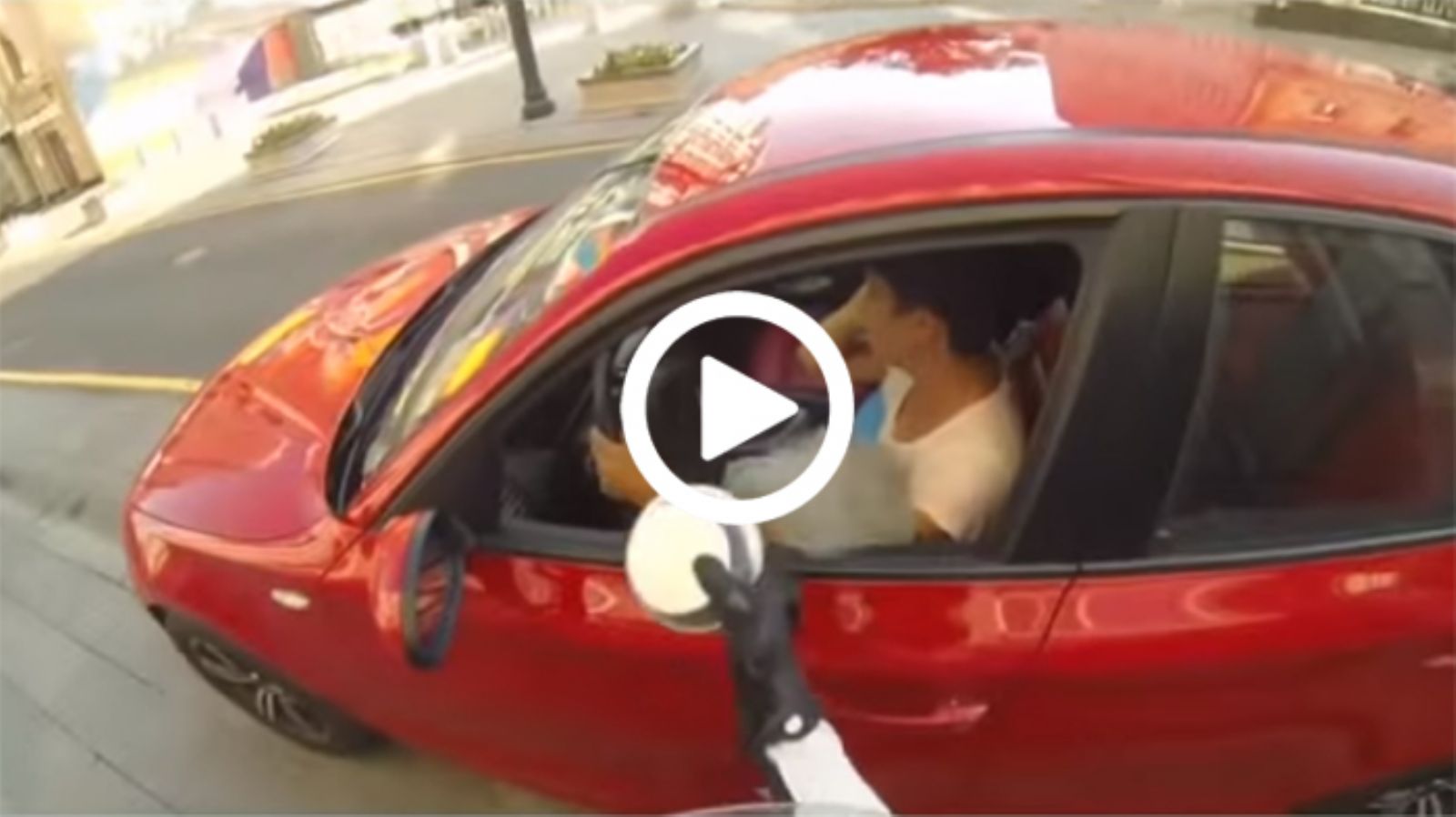 Το κάρμα είναι ένα πιάτο που τρώγεται κρύο! Μην πετάτε σκουπίδια στο δρόμο...μπορεί να την πάθετε έτσι! 