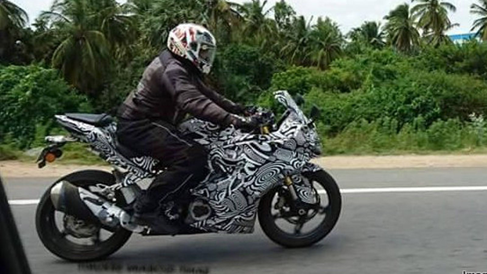 Η επίμαχη φωτογραφία του TVS Apache 300. 